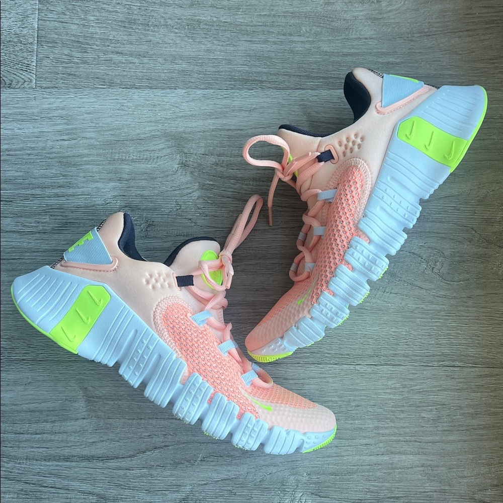 Women’s Nike Free Metcon Sneakers in Peach Pink/Yellow Size 7.5